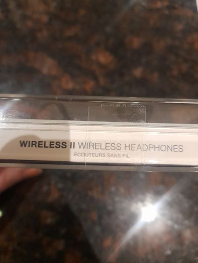 Wireless bluetooth earbuds Happy Plugs brand