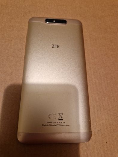 ZTE BLADE V8, 3GB Ram, 32 GB HDD, excellent Battery, 2 cracks on screen, doesn't affect operation