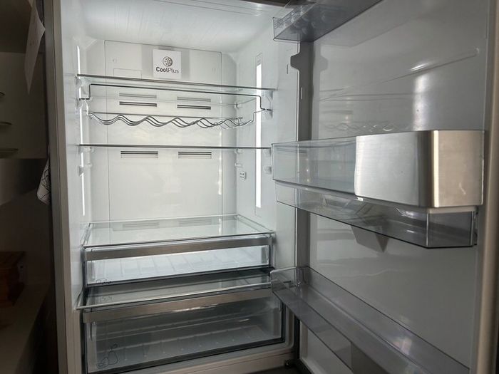 Grundig fridge freezer with water dispenser