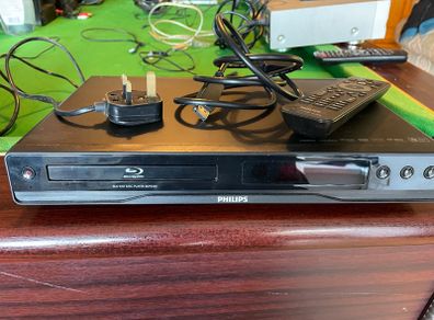 Pioneer DVD player, Philips Blu-ray player and Skytronic amplifier