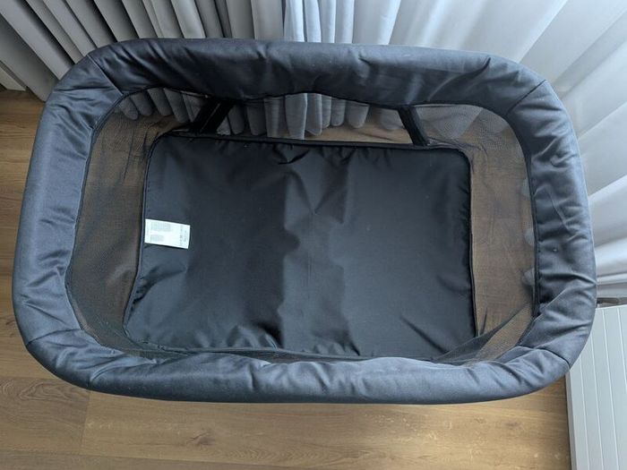 Graco Side-by-Side Bedside Crib / Travel Crib with mattress and carry bag