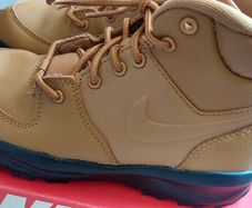 Kids Nike boots