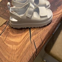 Ugg Sandles
