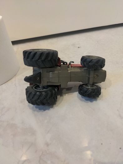 Toy tractor
