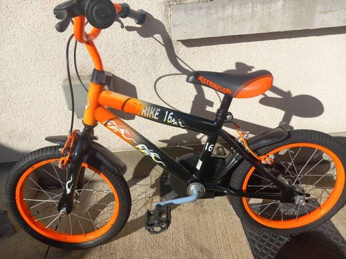 Kids strike bike size 16 inch wheels