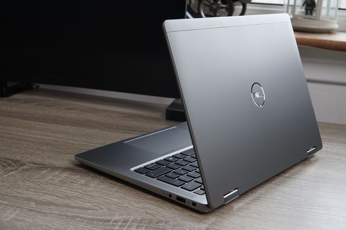 Dell Latitude 7350 2-in-1 | QHD+ 500nits | 16GB | Core Ultra 5 125U | 5G + eSIM