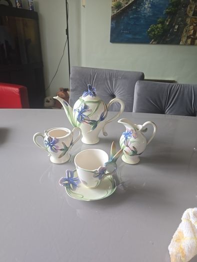 collectable tea set