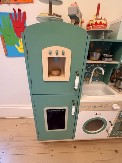 Play kitchen