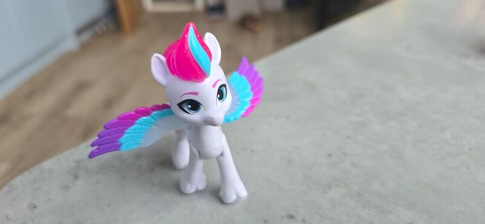 4euro Each - Select in comments - New Generation Moulded 3 inch  Figure Sparkle Glitter Hasbro Crystal Adventure MLP G5 My Little Pony