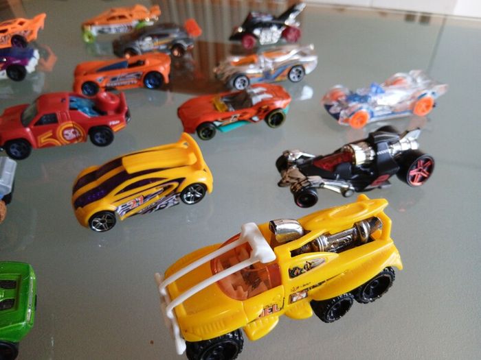 22 Hot Wheels Toy Cars Lot 1:64 Scale