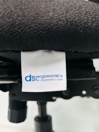 office chair Highest Grade (new cost 899 sterling )