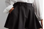 Cameo Rose Black Tailored Flippy Shorts, size 10