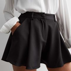 Cameo Rose Black Tailored Flippy Shorts, size 10