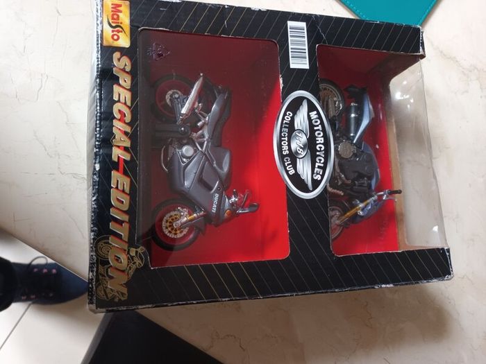 Maisto  Collectable  Motorcycles X 2.