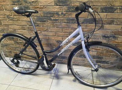 ladies city bike( can deliver)