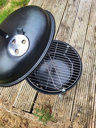 BBQ grill with dome