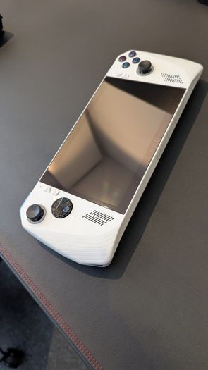 ROG Ally Z1 Extreme - Handheld Console