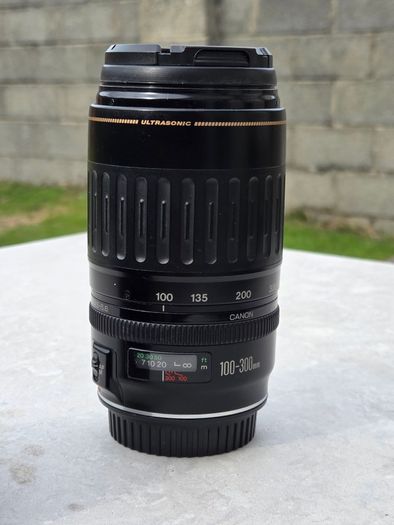 Canon EF 100-300mm f/4.5-5.6 USM