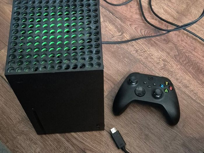Xbox Series X console 1TB, includes controller, cables and 2 games