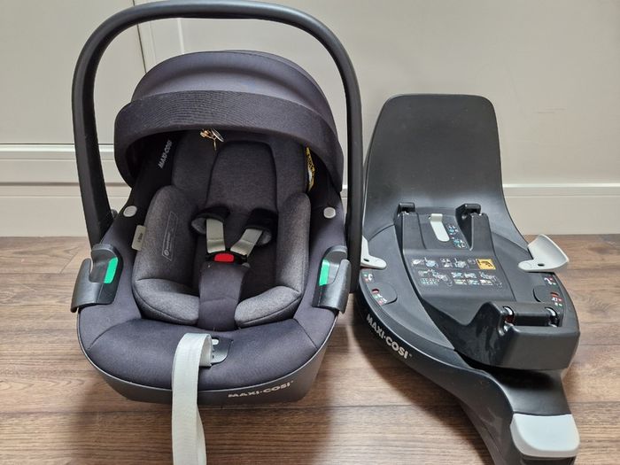 Maxi-Cosi Pebble 360 Car Seat & Maxi-Cosi FamilyFix 360 Car Seat Base