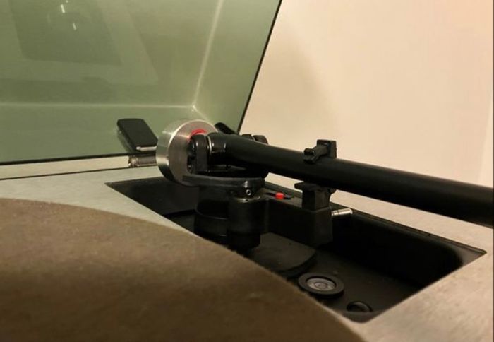 STD 305M  |  Suspended Sub-Chassis Belt-Drive Turntable