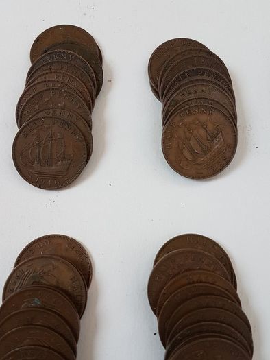 164 x Vintage Half Penny British Coins