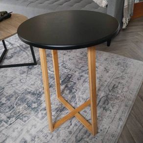 Side/end table. E30 or nearest offer.