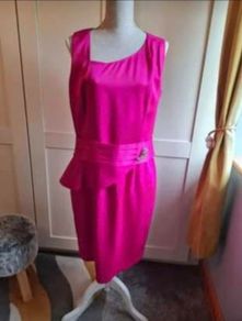 Beautiful ladies pink dress size 16-18 BNWT