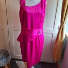 Beautiful ladies pink dress size 16-18 BNWT