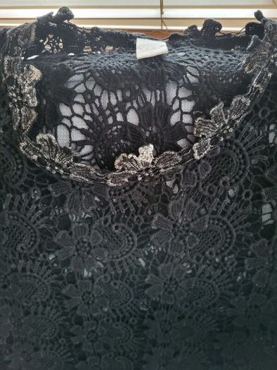Vila black lace top size large