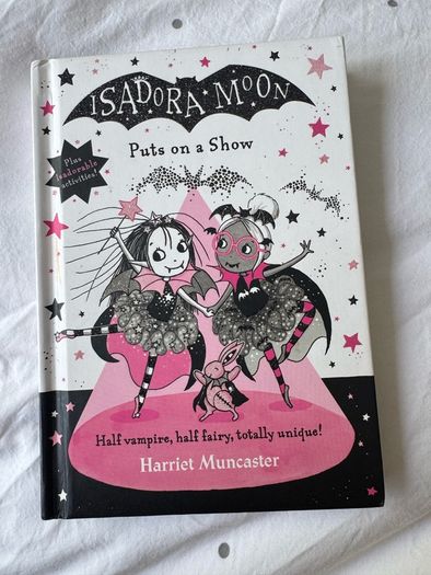 Isadora Moon by Harriet Muncaster Bundle of two kids books
