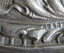 Antique Sterling Silver hallmarked Repousse Clothes Brush 140,9g
