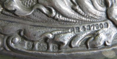 Antique Sterling Silver hallmarked Repousse Clothes Brush 140,9g