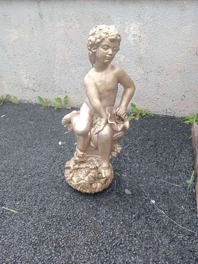 Milo concrete studio garder water fountain