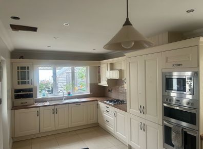 Large Painted Shaker Kitchen with Appliances - Buyer to Dismantle