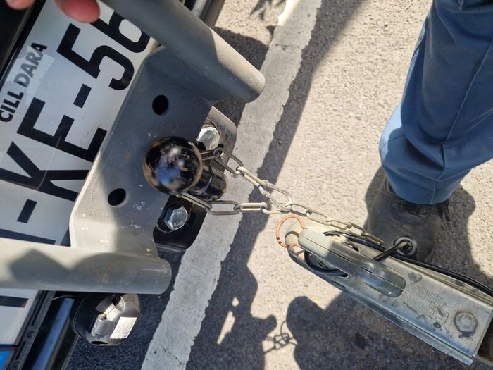 tow bar bike rack bolts to towbar