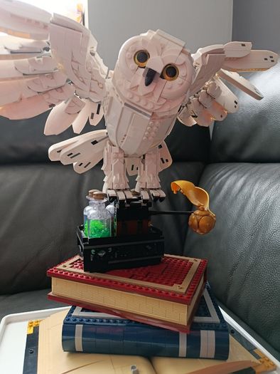 LEGO Harry Potter Hedwig Display Model (76391) Built
