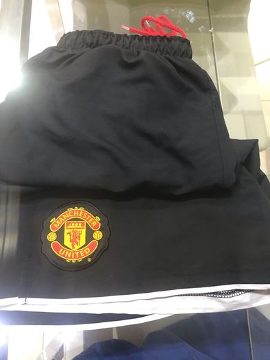 football shorts man utd medium