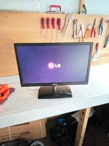LG Flatron Monitor - VGA Computer Screen