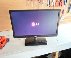 LG Flatron Monitor - VGA Computer Screen