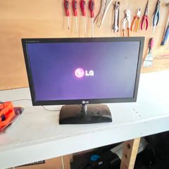 LG Flatron Monitor - VGA Computer Screen