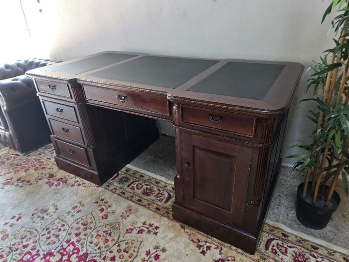 partners desk