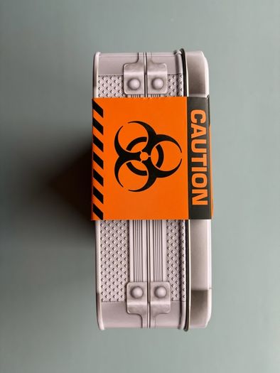 Rare Resident Evil - T-Virus and G-Vaccine Antivirus Replica Set