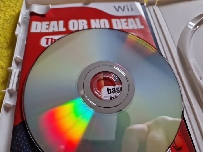 Deal or No Deal The Banker is Back Nintendo Wii Games Original