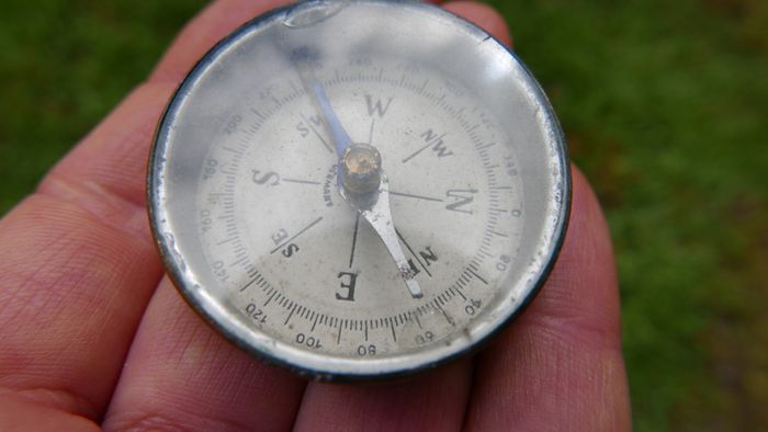 Vintage Dry Magnetic Portable Compass