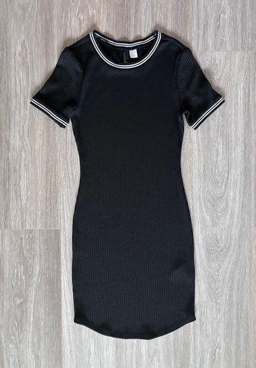 H&M Ribbed Fitted Stretchy Black Jersey Short Sleeve Dress, featuring a bodycon fit and white striped trim  Like new - worn once   Size 10 - suit size 8 too or teenager