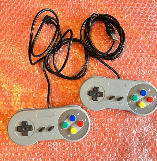 Pair of wired USB SNES controllers. PC MAC SWITCH