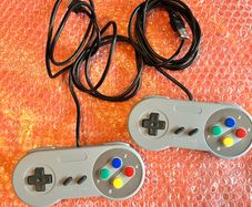 Pair of wired USB SNES controllers. PC MAC SWITCH