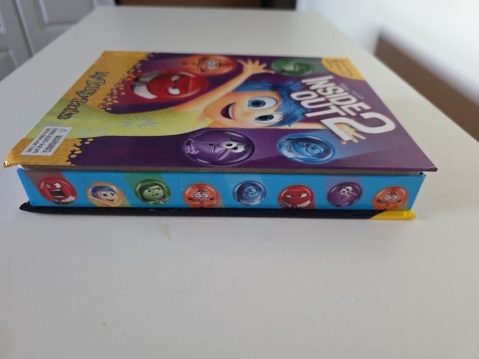 Inside out2 book + 10 figurines