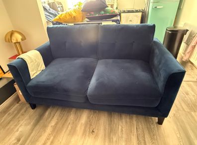 Sofa / 2 Seater - Free -